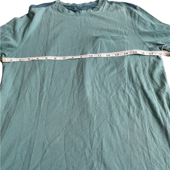 Men’s Lululemon long sleeved t-shirt with pocket. Two tone teal. Measures S. - Picture 5 of 7